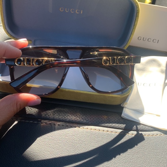 Like new authentic Gucci sunglasses! - Picture 3 of 4